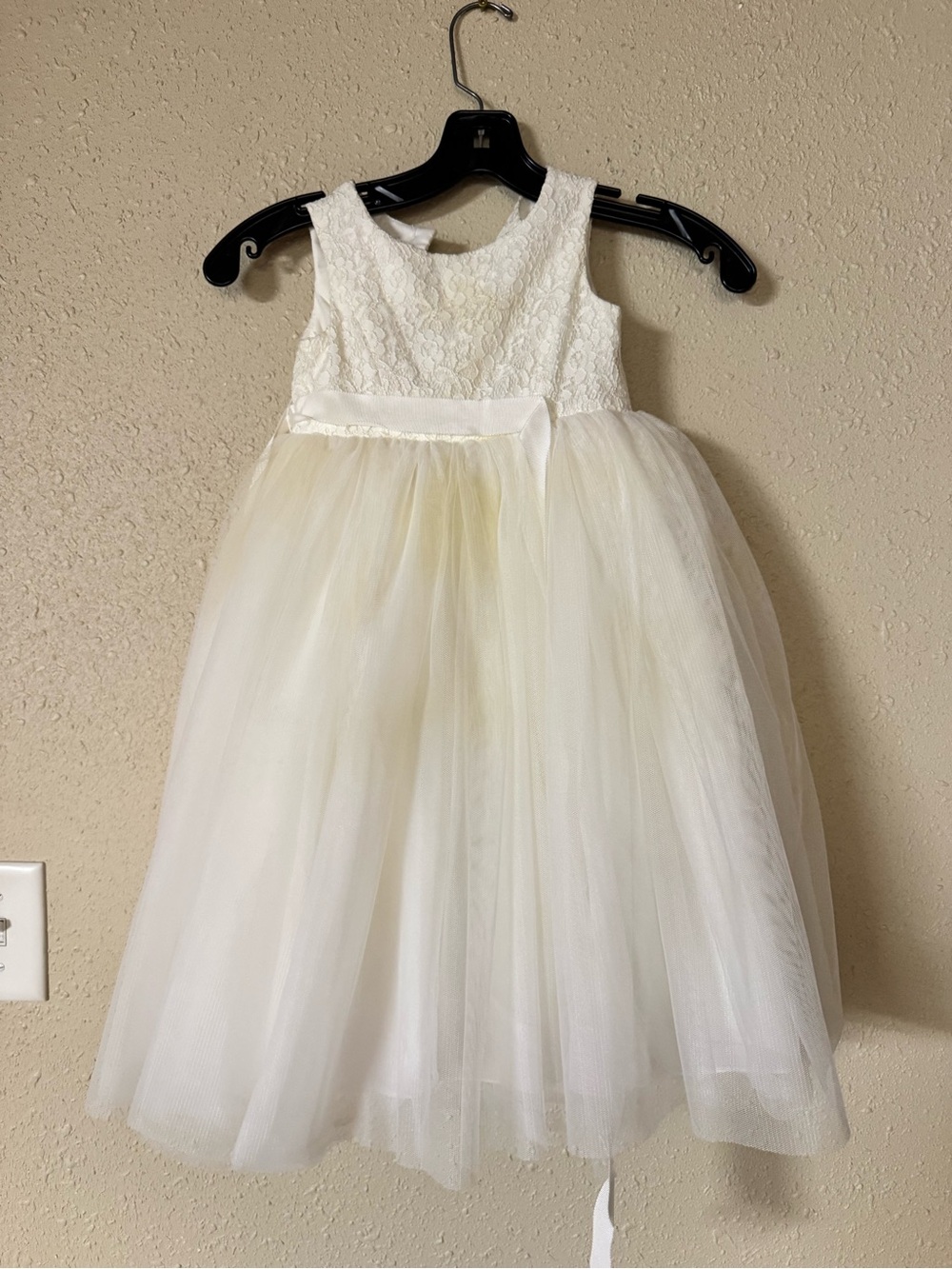 David's Bridal Ivory Lace Bodice Tulle Flower Girl Dress